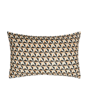 Load image into Gallery viewer, Pointes de diamant Cushion- Antoinette Poisson
