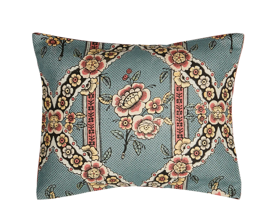 Guirlandes de fleurs Small Cushion - Antoinette Poisson