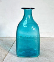 Load image into Gallery viewer, Bouteille Carre Grand Turquoise - Bon Ton goods
