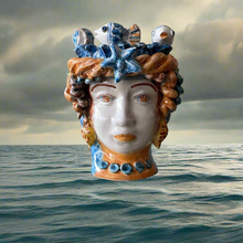 Load image into Gallery viewer, Head vase Lady of the Sea
