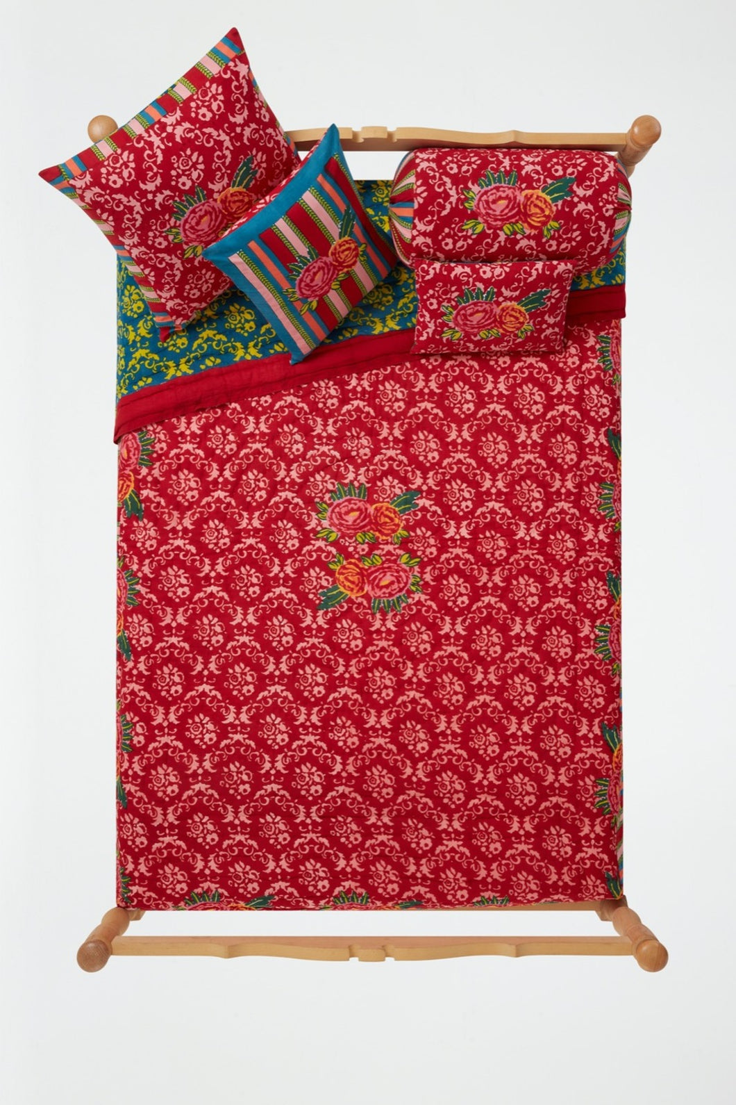 Love Flower Red Quilt 220 x 270 - Lisa Corti