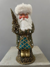 Load image into Gallery viewer, Santa Green &amp; Gold - Beaded - Bon Ton goods
