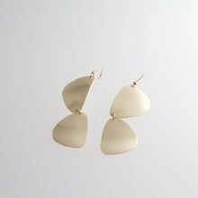 Load image into Gallery viewer, STONE AGNES GOLD EARRINGS - Bon Ton goods
